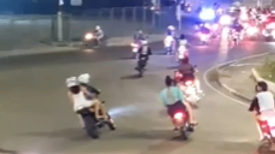 VEJA VÍDEO: motociclistas fazem manobras proibidas durante ‘rolezinho’ em Manaus