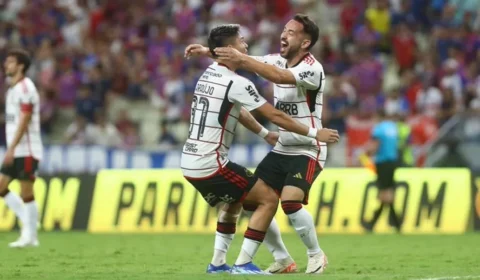 Flamengo vence o Fortaleza por 2 a 0 e fica a 6 pontos da liderança do Brasileirão