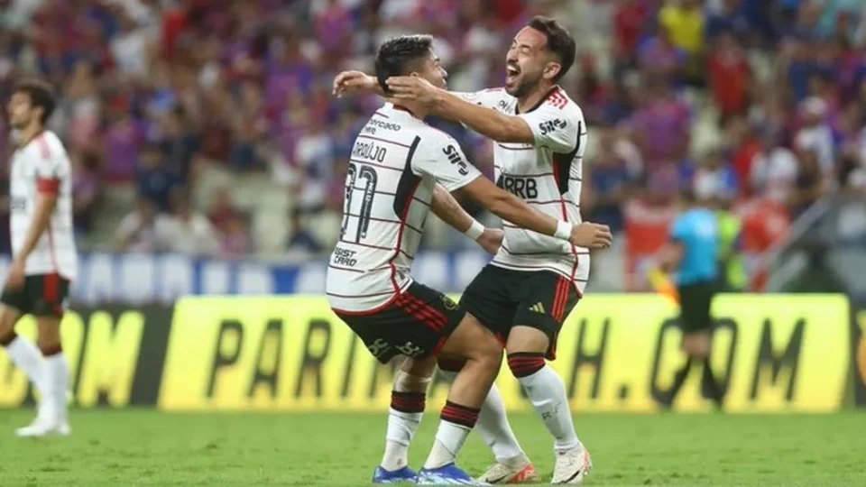 Flamengo vence o Fortaleza por 2 a 0 e fica a 6 pontos da liderança do Brasileirão