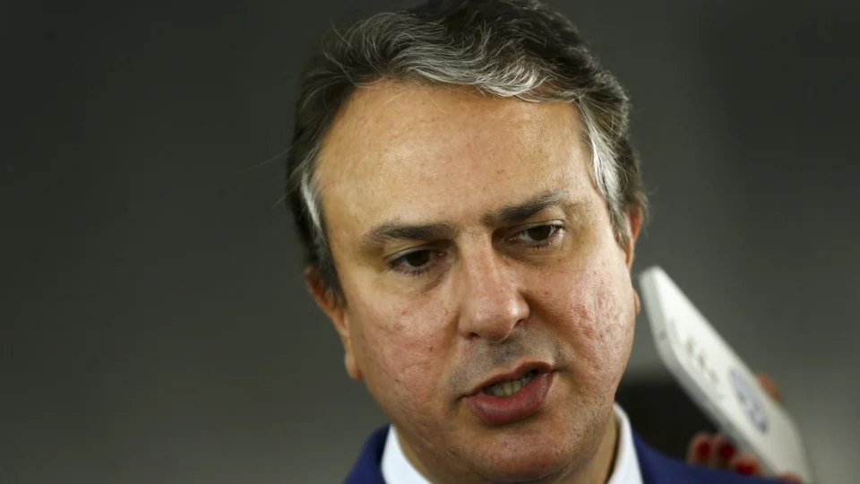 MEC descarta cancelamento do Enem após suposto vazamento de provas