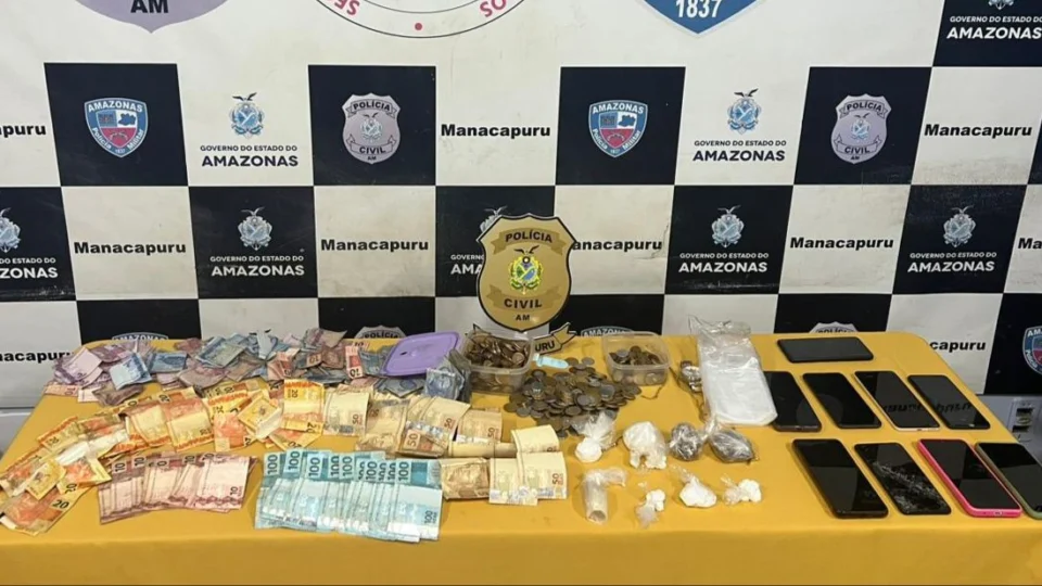 VÍDEO: Mãe, filho e comparsa são presos por tráfico em Manacapuru