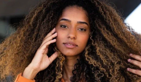 Morre a atriz Isis Freitas, aos 22 anos, após internação por tuberculose