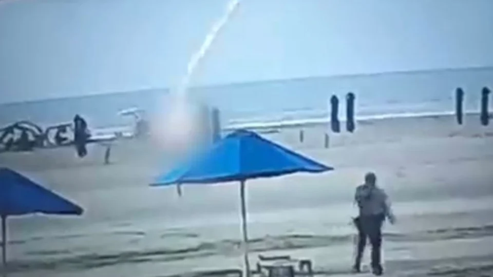 VÍDEO: Mulher morre após ser atingida por um raio na Colômbia