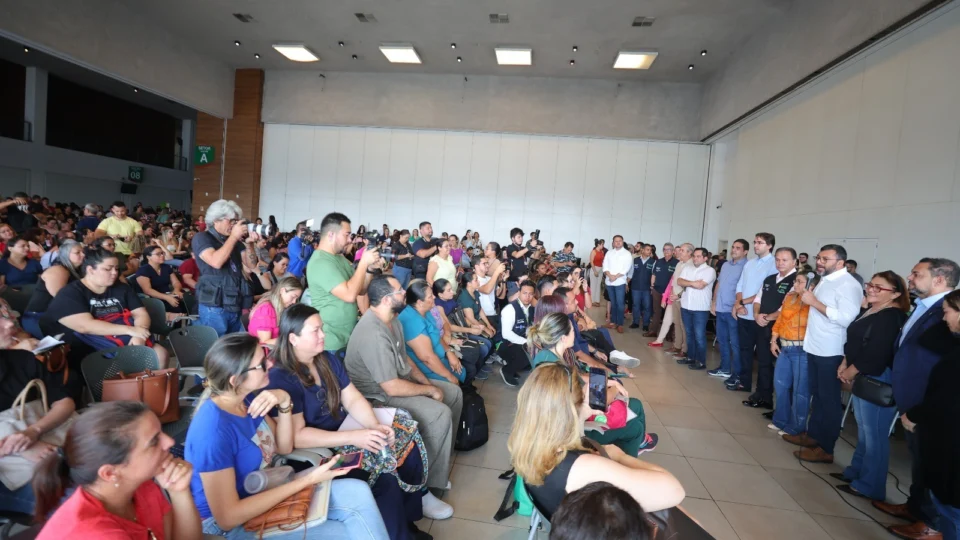 Enfermeiros comemoraram contratação direta pelo Estado e deixam de ser terceirizados