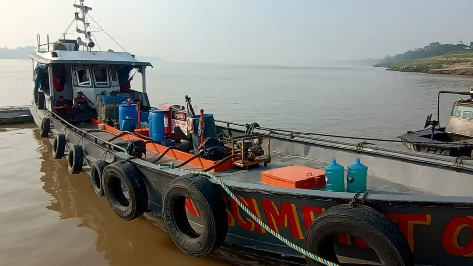 Homem é preso por transportar ilegalmente nove mil litros de combustível, no rio Solimões