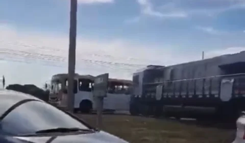 VÍDEO: Acidente entre caminhão e ônibus deixa uma pessoa morta e cinco feridas em Brasília
