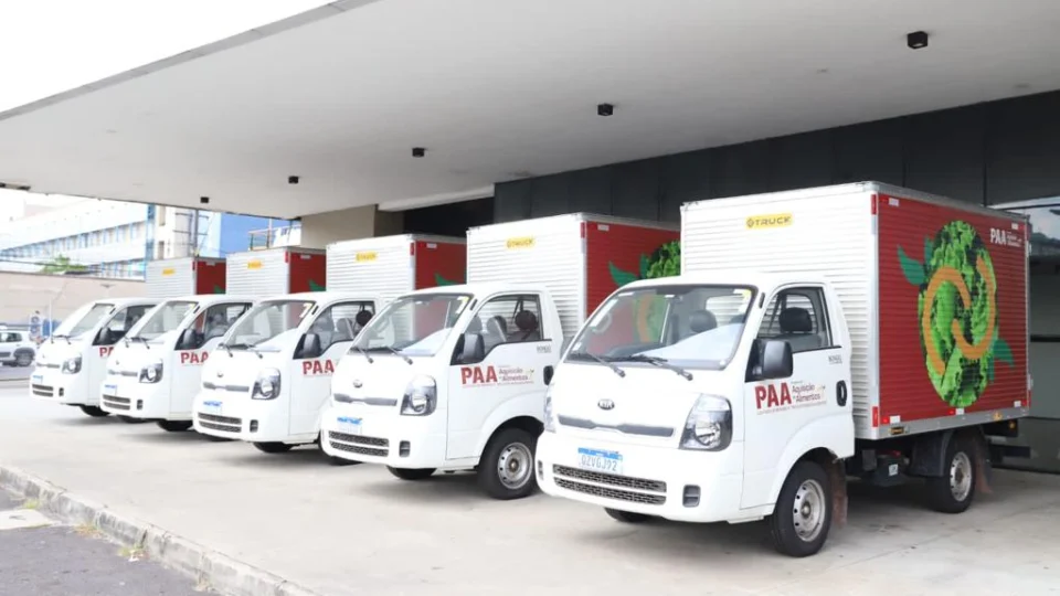 Governo do Amazonas recebe cinco caminhões baú para apoiar o escoamento da produção rural