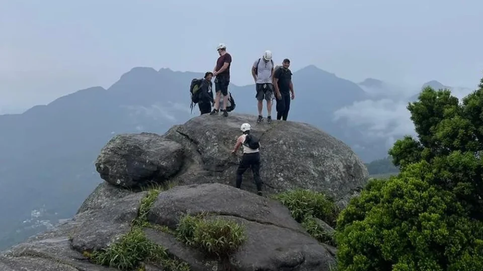 VÍDEO: Turista grava momento em que raio cai e mata guia durante passeio no RJ