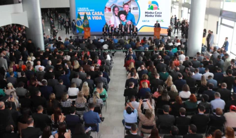 Wilson Lima anuncia suporte de R$ 20 mil por unidade para financiamento de imóveis populares