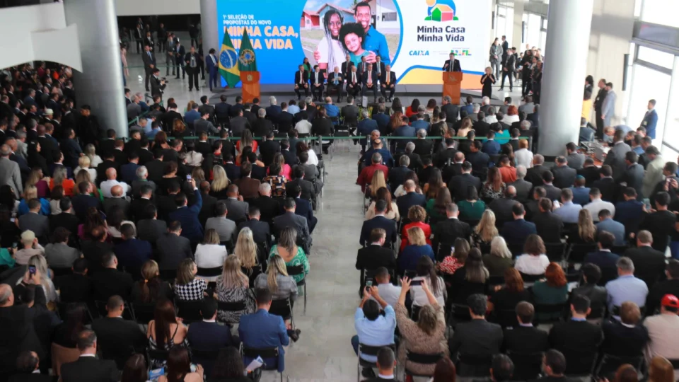 Wilson Lima anuncia suporte de R$ 20 mil por unidade para financiamento de imóveis populares