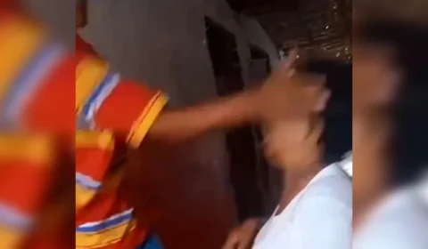 Filho é flagrado batendo na própria mãe: ‘Quer que eu faça o pior?’