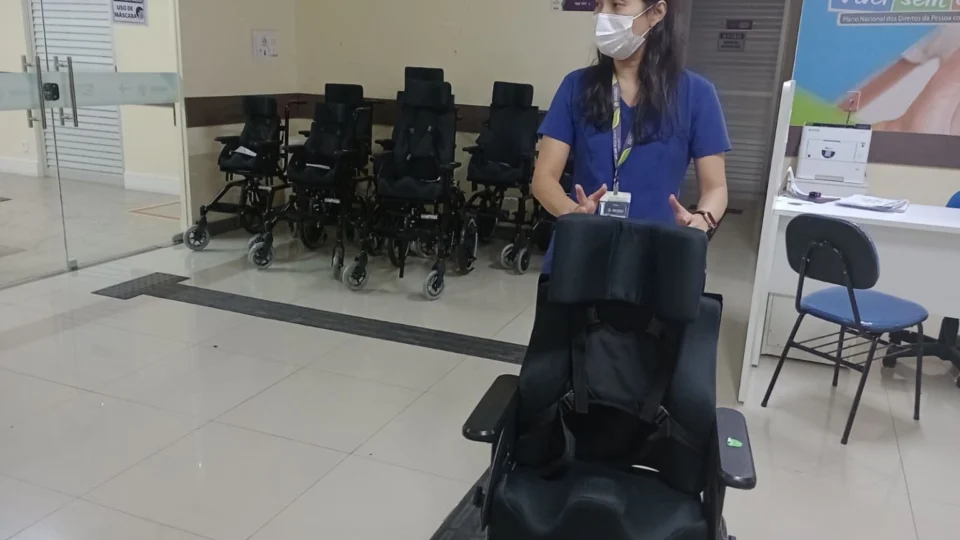 Equipamentos destinados à PCDs são entregues em Policlínica de Manaus