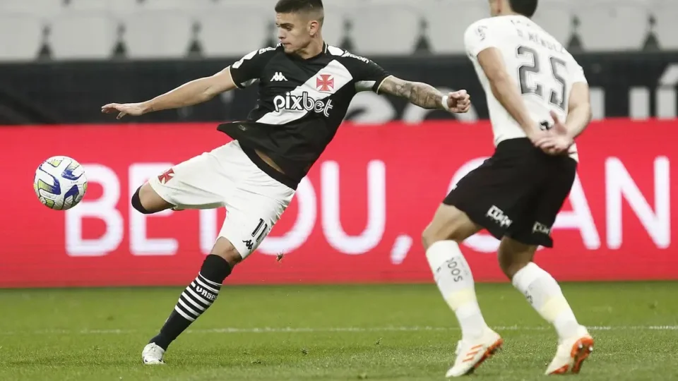 Vasco e Corinthians jogam para se afastar da zona do rebaixamento