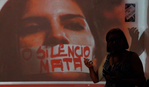 Mulheres recebem orientações nos CECFs sobre violência doméstica e maus-tratos