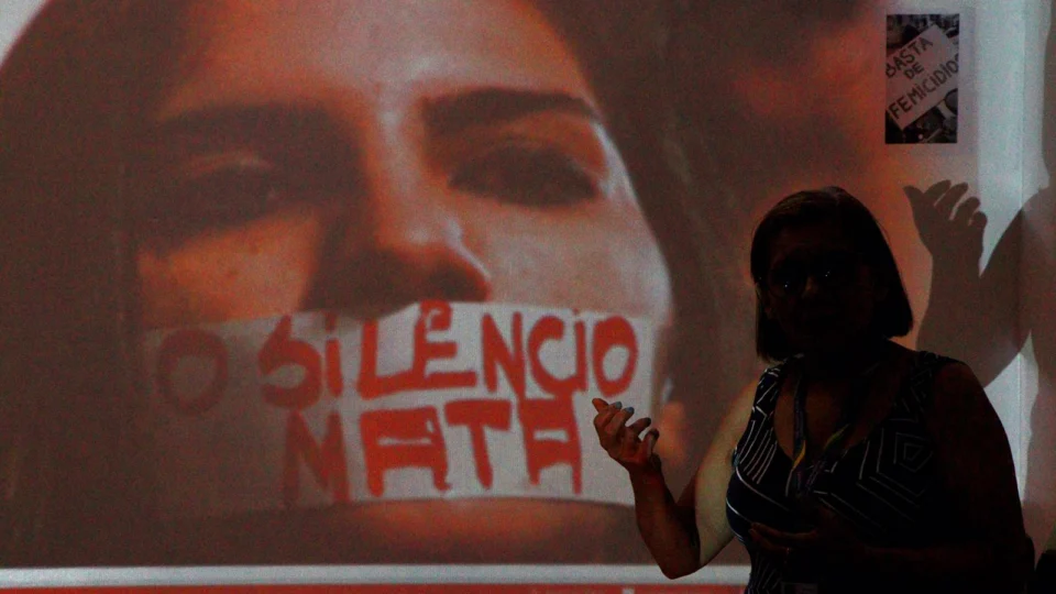 Mulheres recebem orientações nos CECFs sobre violência doméstica e maus-tratos