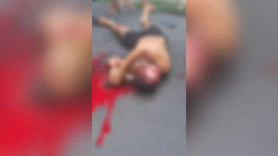 VÍDEO: Pistoleiros jogam homem de carro e o matam a tiros na Compensa 3