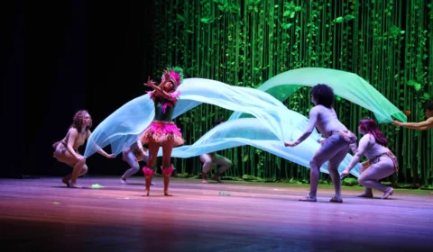 Escola da rede estadual apresenta projeto ‘Criando Cenas’ no palco do Teatro Amazonas