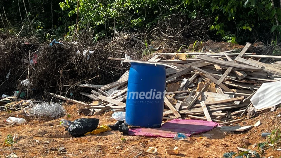 Mulher é encontrada estrangulada dentro de tambor no Distrito Industrial