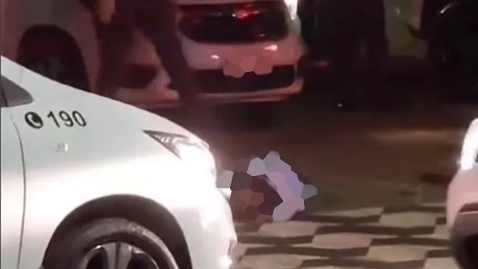 Vídeo: idoso ataca policial com faca e morre com tiro na barriga