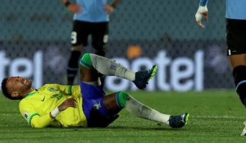 Neymar ficará sem pisar no chão por causa de lesões no menisco, diz médico da seleção