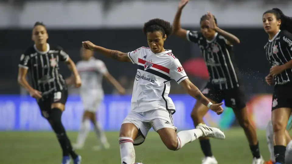 Aline Milene é convocada para amistosos da seleção feminina de futebol