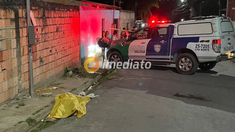 Homem recebe telefonema e é morto ao sair de casa no Nova Cidade
