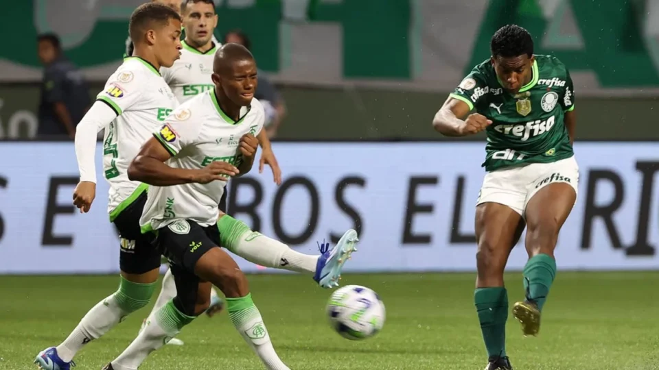 Palmeiras goleia América e aumenta vantagem na liderança do Brasileiro