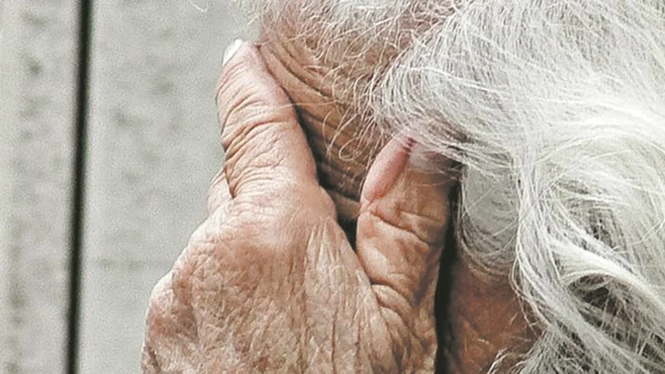 Idosa de 90 anos é achada viva em necrotério após ser dada como morta