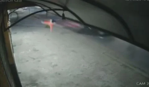 VEJA VÍDEO: mulher ‘voa’ e morre após ser atropelada por carro