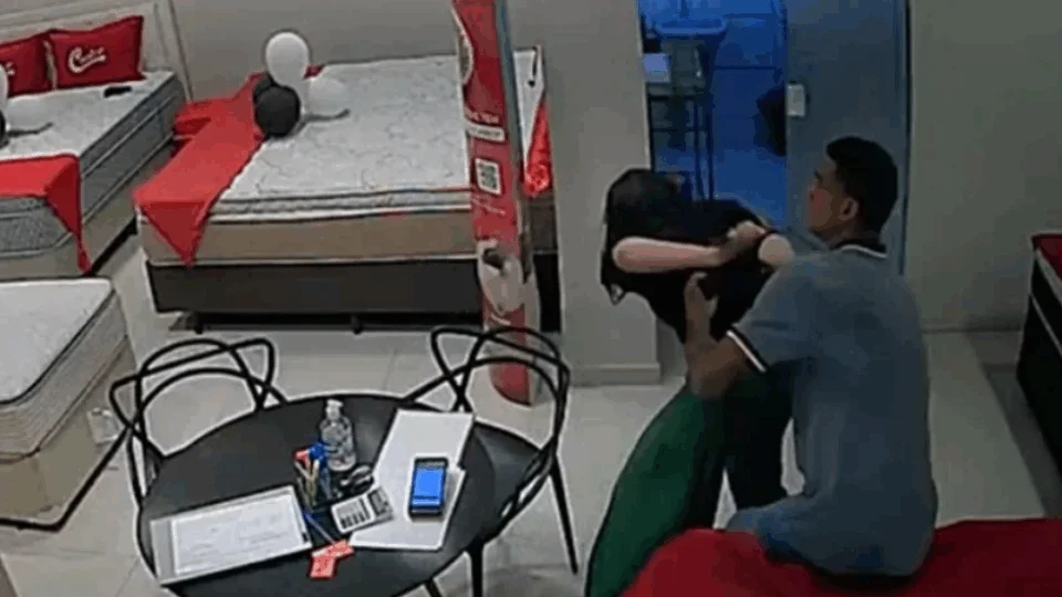 Vídeo: vendedora luta com criminoso para fugir de estupro