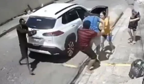 VEJA VÍDEO: PM reage após criminosos tentarem levar carro com filho dele