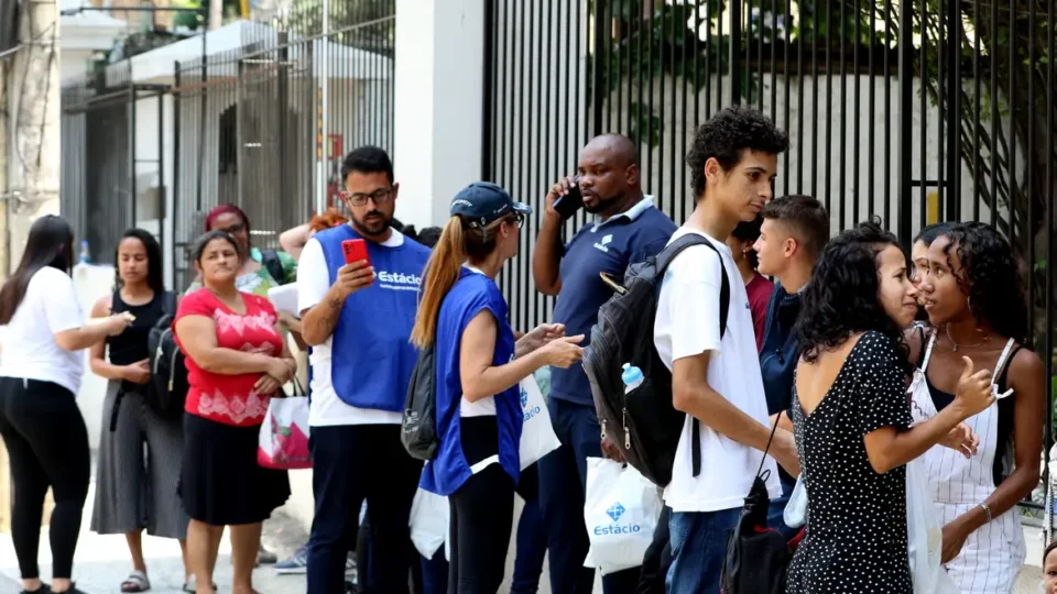 PF identifica suspeitos de vazar provas do primeiro dia do Enem