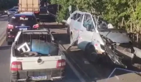 Acidente entre ônibus e van mata quatro pessoas na BR-020