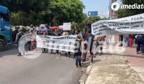 Professores de escolas municipais cobram prefeito pela falta de pagamento do FUNDEB