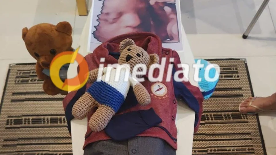 Caso Débora: Família e amigos se despedem do pequeno Arthur filho da jovem