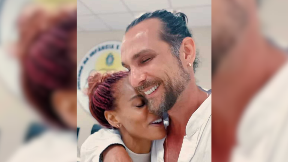 Igor Rickli e Aline Wirley comemoram guarda provisória dos filhos adotivos