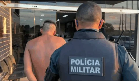 Homem tenta agredir esposa com estava de cerca