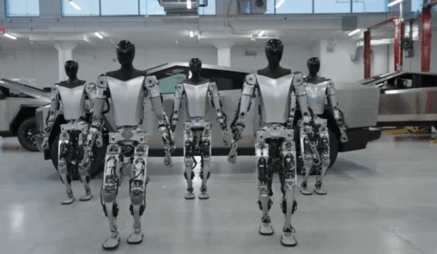 Robô ataca engenheiro da Tesla após problema em software