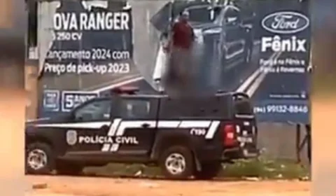 VEJA VÍDEO: homem é preso após se masturbar em cima de carro da Polícia Civil