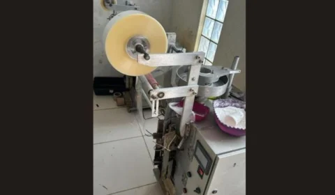 Dupla é presa com máquina que produz 30 mil pacotes de cocaína por dia