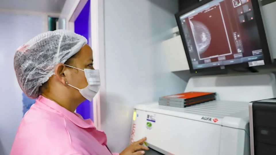 Unidade Móvel de Saúde da Mulher atende em novo endereço em Manaus