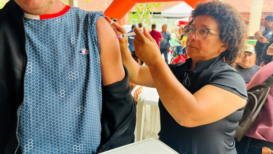 Amazonas realiza multivacinação nas escolas para atualização do esquema vacinal