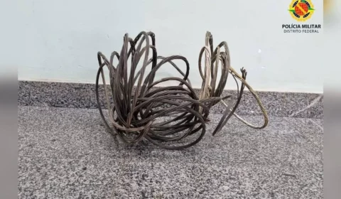 Homem furta cabo de aço, cai de telhado de motel e acaba preso