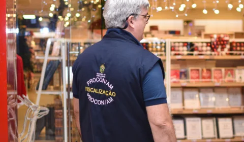 Procon-AM orienta consumidores sobre cuidados nas compras de última hora para o Natal