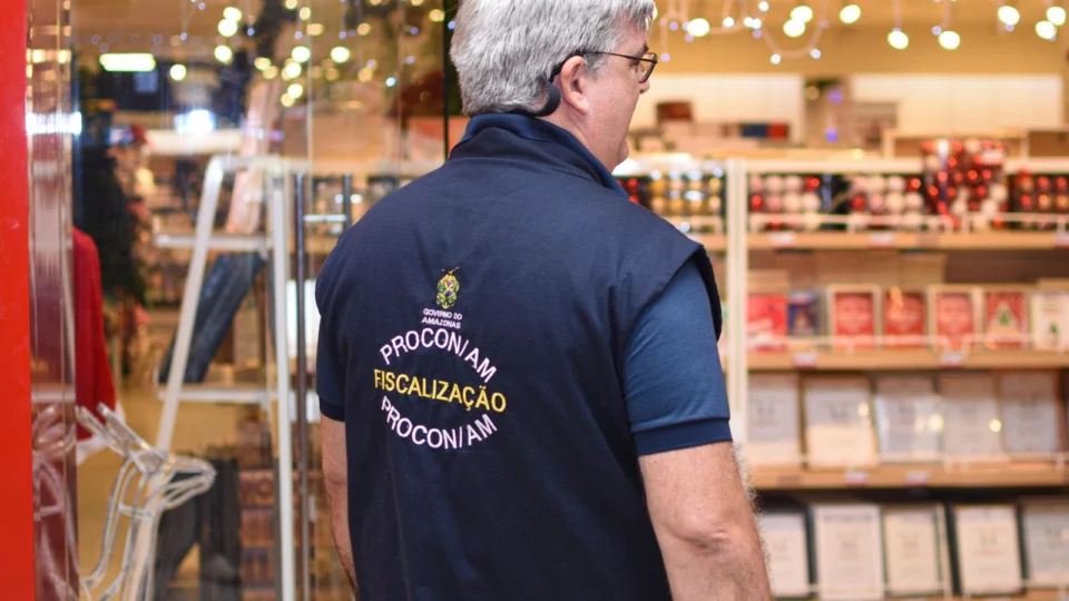 Procon-AM orienta consumidores sobre cuidados nas compras de última hora para o Natal