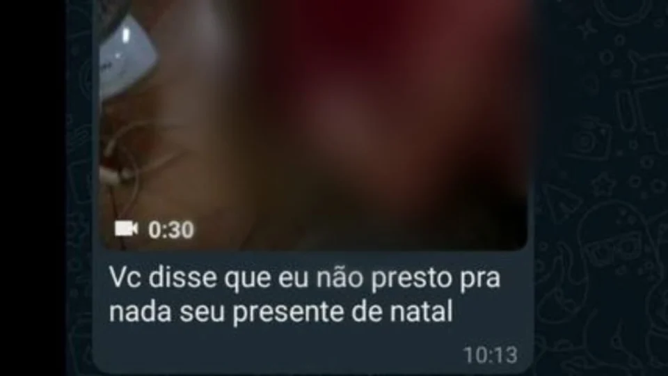 “Seu presente de Natal”: pai esfaqueia filho e manda vídeo à mulher