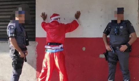 Veja Vídeo: PM captura Papai Noel foragido com faca em sacola de ‘presentes’