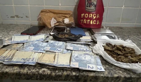 Adolescentes são apreendidos com drogas e dinheiro