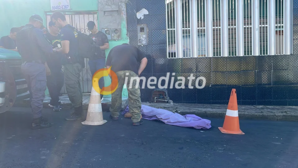 NA VÉSPERA DE NATAL: Jovem é ‘crivado de balas’ em área vermelha no Santo Agostinho