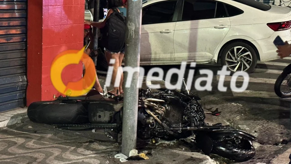 Motociclista morre após grave colisão com carro no Centro de Manaus